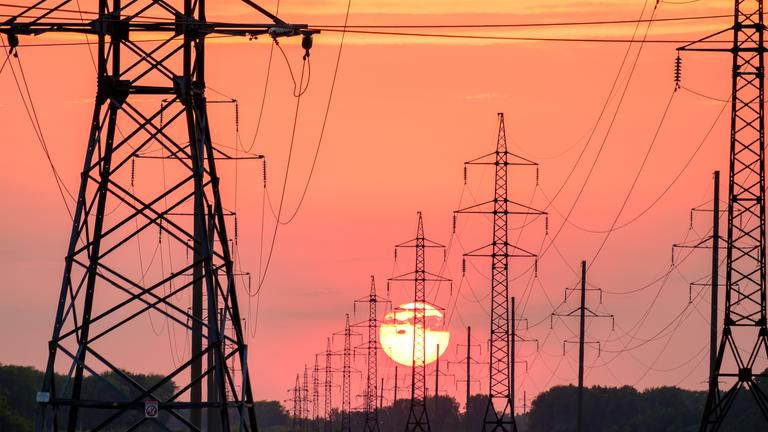 Long overhead high voltage lines